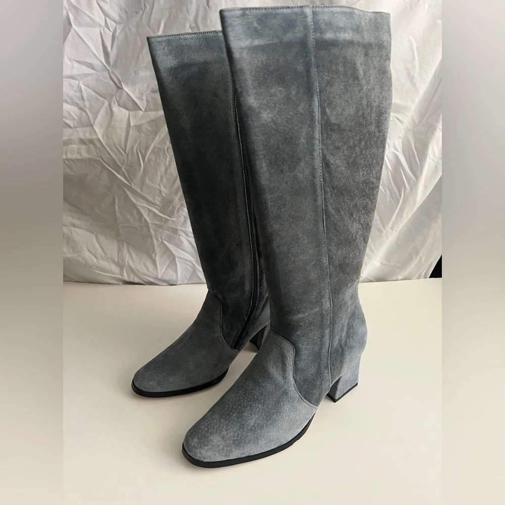 90s Vintage Women’s Gray Suede Knee-High Boots – Size 7, 2” Heel - Picture 2 of 6